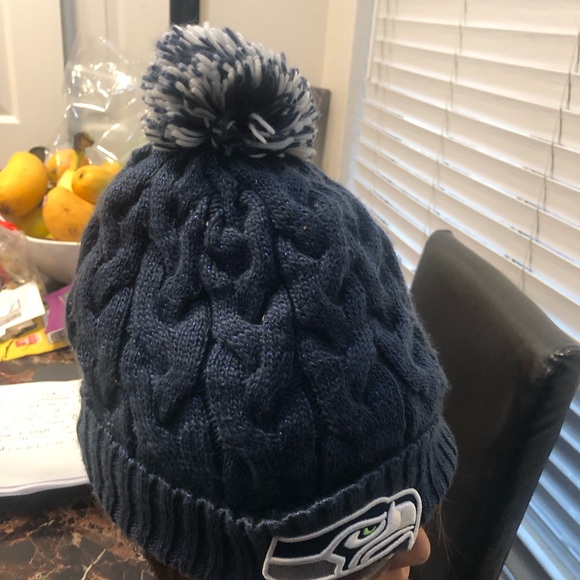 New Era NFL Seattle Seahawks Women’s Promo Beanie Knit Cap Winter Pom Hat Sz One - Picture 5 of 10